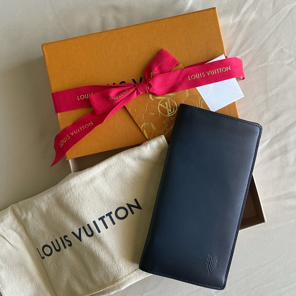 Louis Vuitton Blue Leather Brazza Wallet